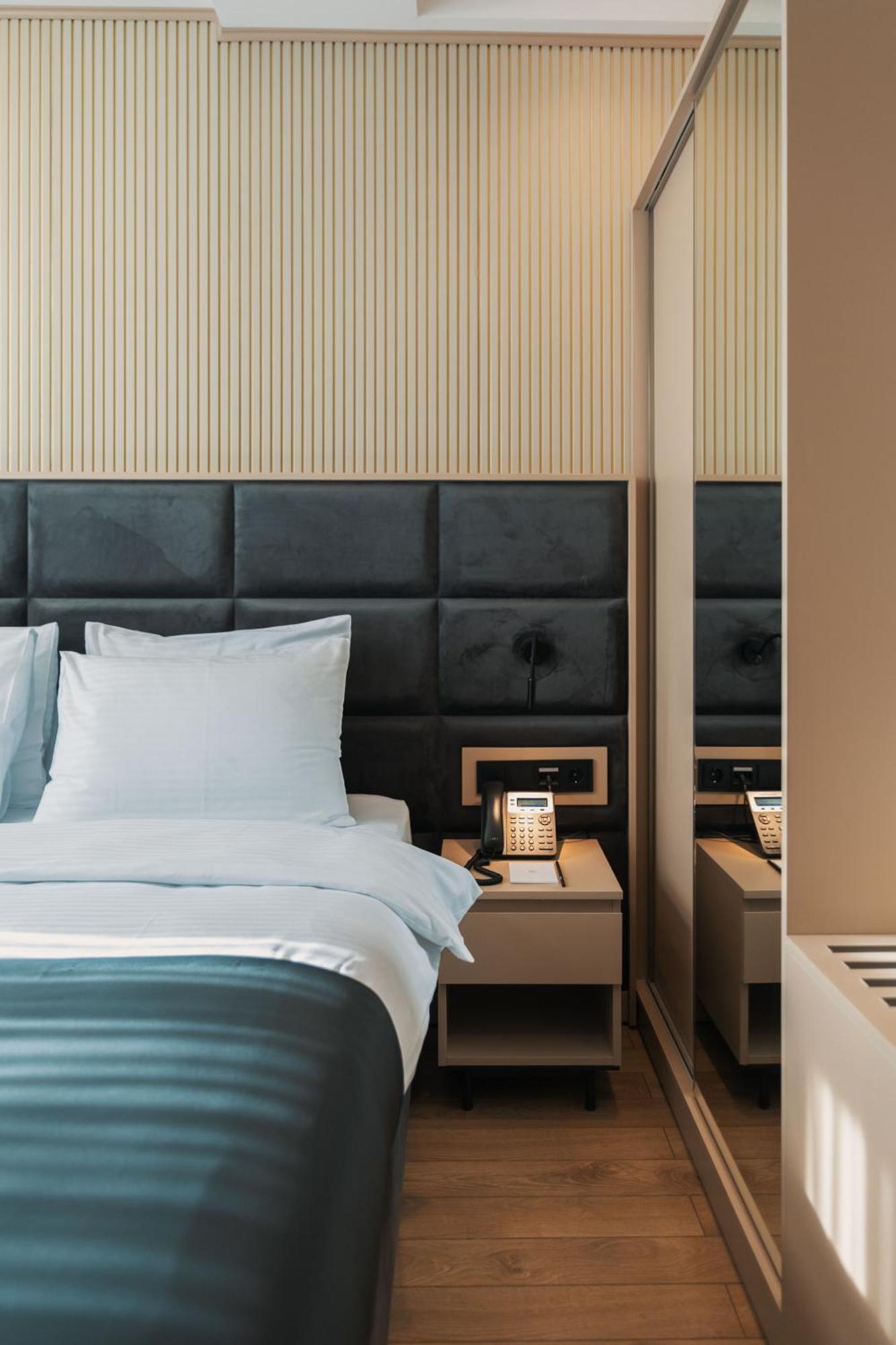 Hotel Monday By Dnt Group Tiflis Exterior foto
